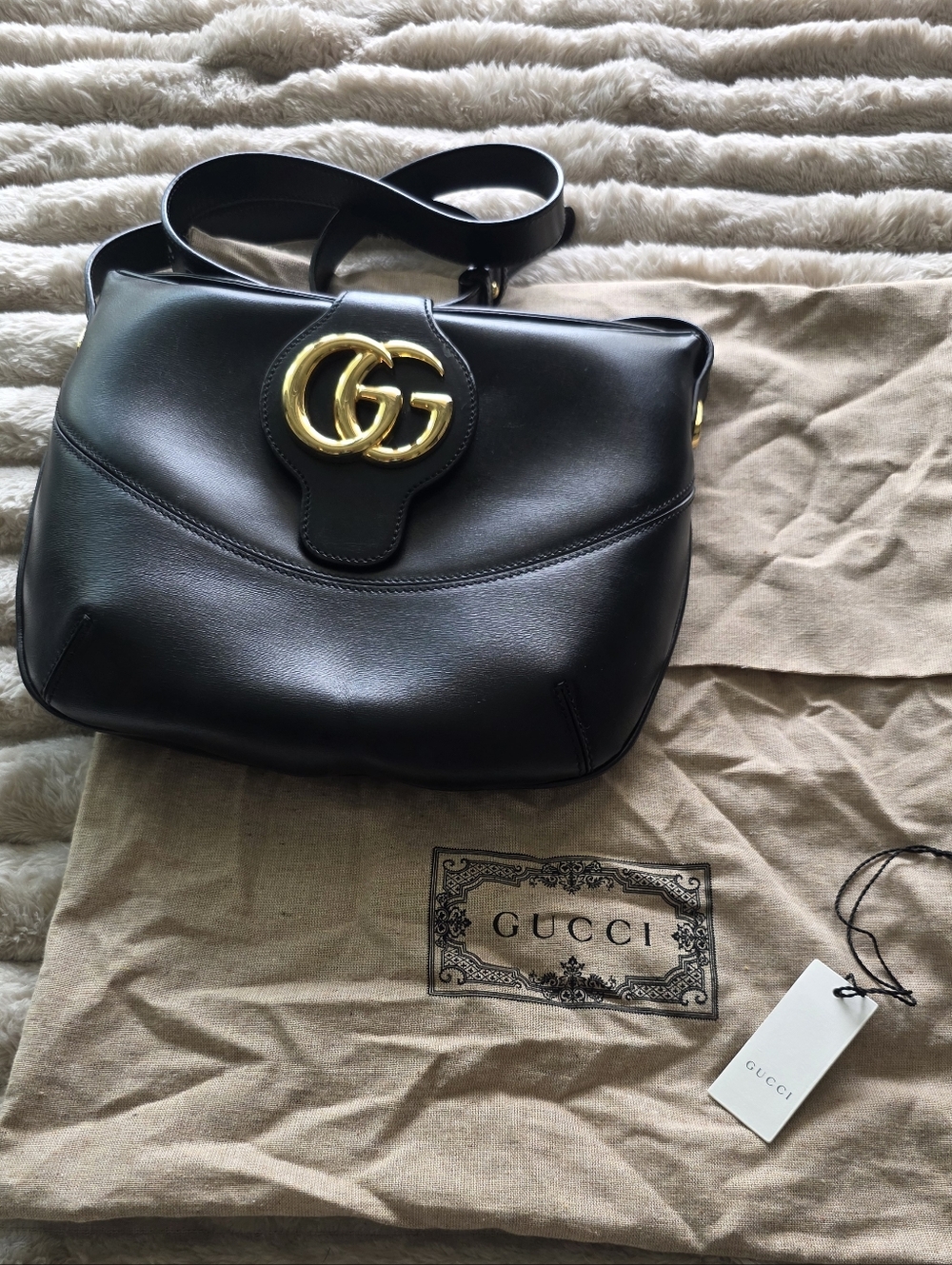 Authentic Gucci Black Crossbody Leather Aphrodite Bag with Gold GG Hardware